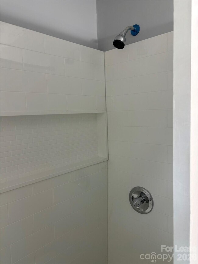 Foto del edificio - 6225 Branch Hill Cir