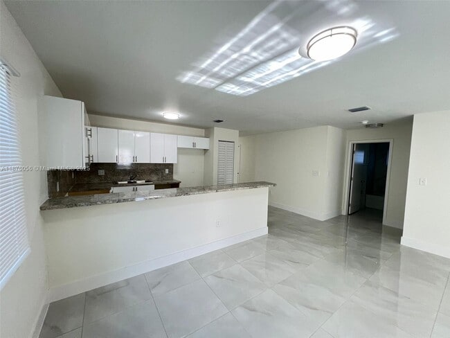 Foto del edificio - 4615 NW 15th Ct