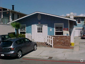 1126 Loma Dr