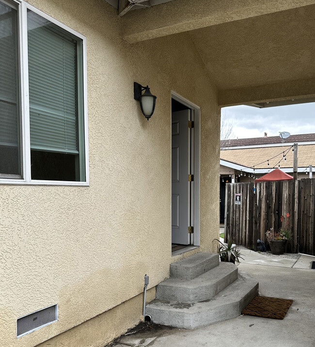 Front - 22613 14th St