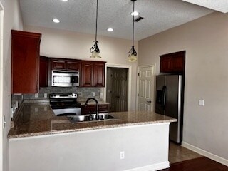 Foto del edificio - 310 Hidden Creek Cir
