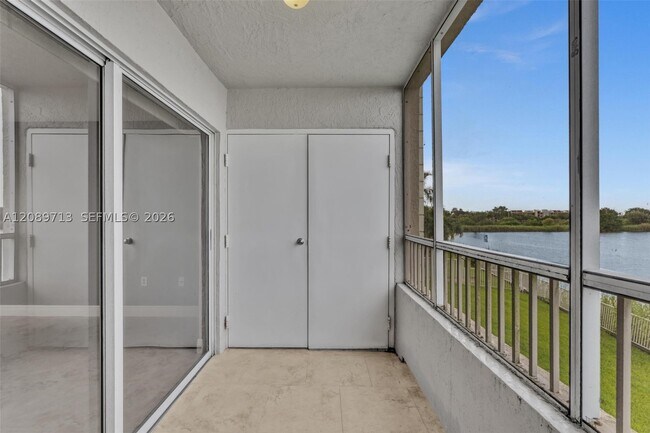 Foto del edificio - 2811 N Oakland Forest Dr