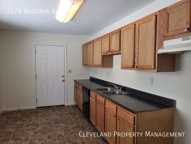 Building Photo - 3 Bedroom Madison Ranch