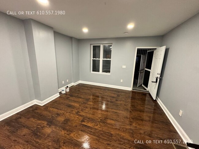 Building Photo - 3 Bedroom 1.5 Bathrooms Updated Home - Ava...