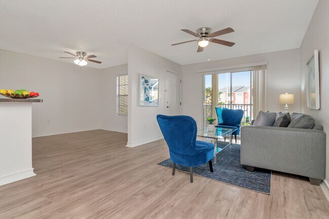 Foto del edificio - Ground Floor 1 BR + Den in Brandon with Resort Amenities