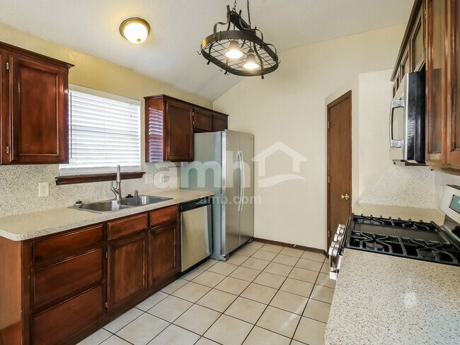 Foto del edificio - 16237 Everglade Ln