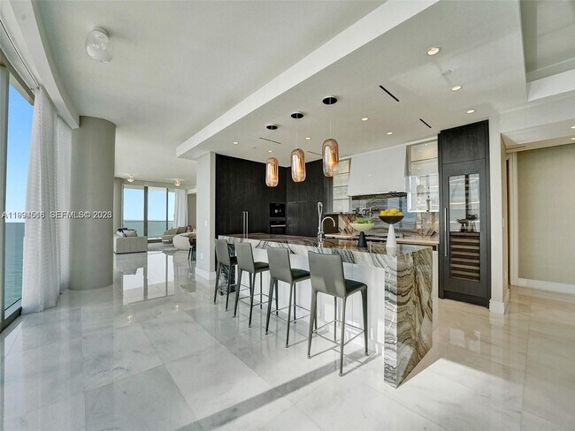 Foto del edificio - 17901 Collins Ave