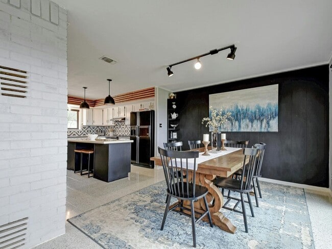 Foto del edificio - Vintage Canyon Lake Gem - 3 Bed/3 Bath - B...