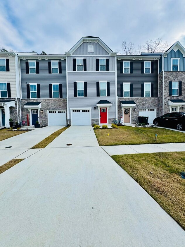 Foto principal - New 3-story Poquoson Townhouse