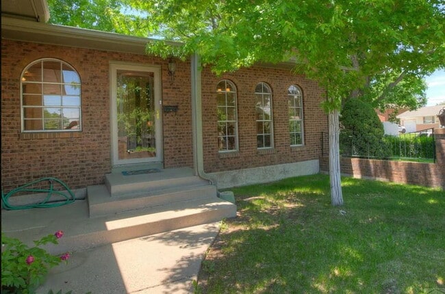 Foto del edificio - 2541 Taylor Ln