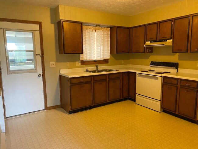 Building Photo - 660 Bailey Dr