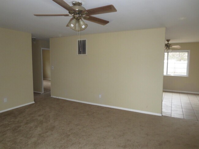 Building Photo - 2701 W Kirby Ave