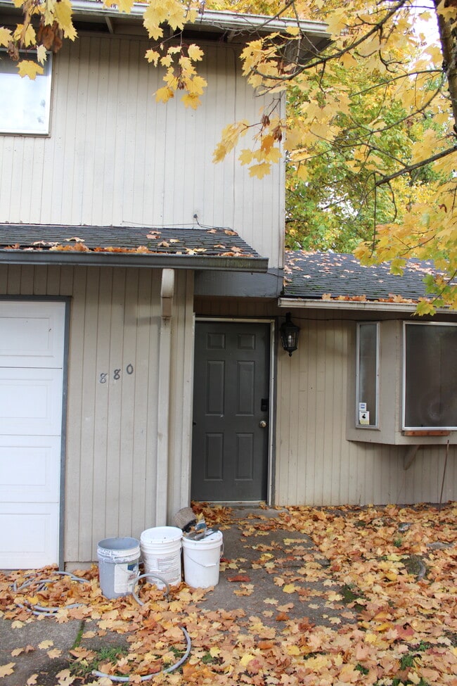 Foto del edificio - 880 N Cloverleaf Loop