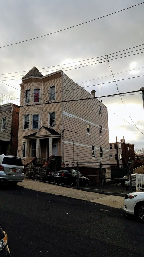 Building Photo - 119 Beech St
