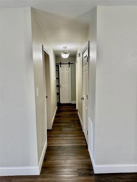 Foto del edificio - 509 Meadow Lake Dr