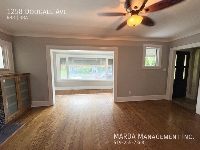 Building Photo - CHAMRING 6 BED/ 3 BATH HOUSE DOWNTOWN WINDSOR! + UTILITIES