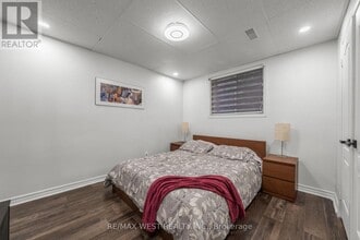 Building Photo - 122 Malcolm St