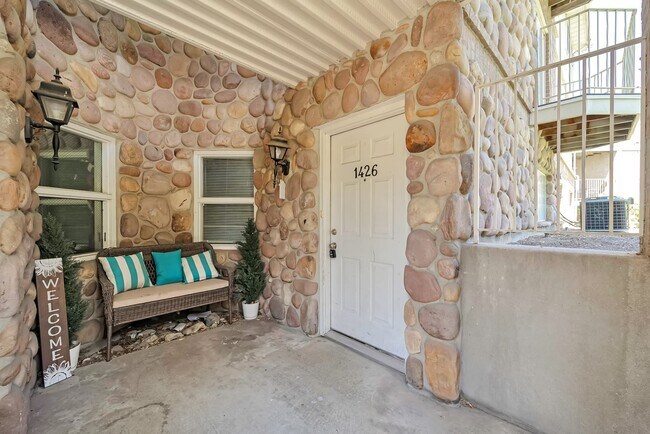 Foto del edificio - Darling Ground Floor Stonebrook Condo