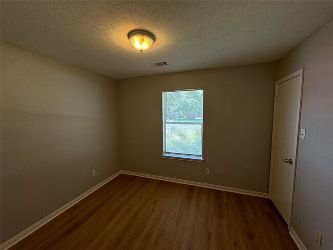 Building Photo - 16324 Sun View Ln