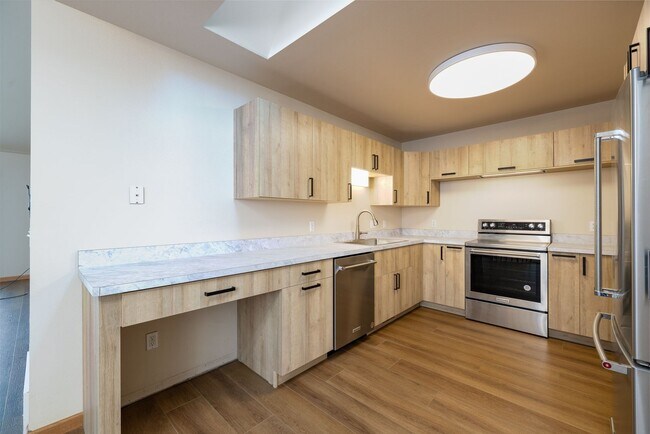 Foto del edificio - 3 bedroom 2 bathroom west end townhome