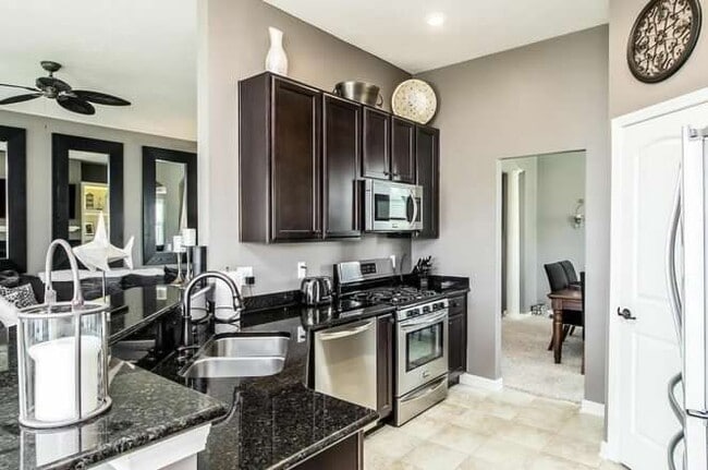 Kitchen - 3667 Birkland Cir