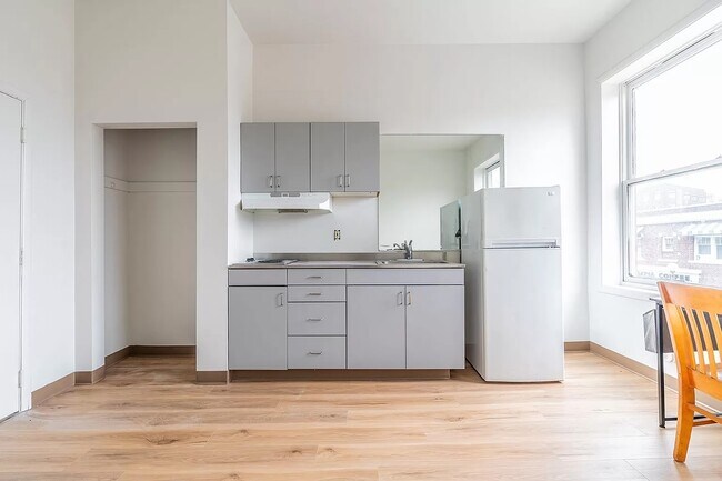 Foto del edificio - 251 E 45th St