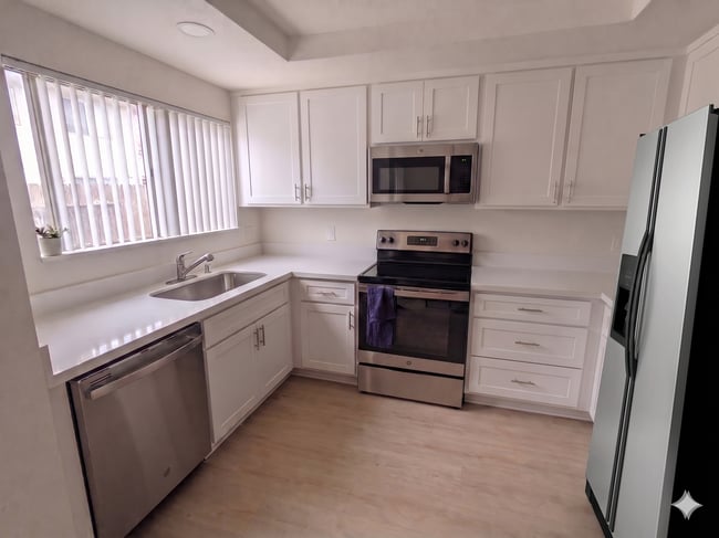 Building Photo - 4165 Tiberon Dr