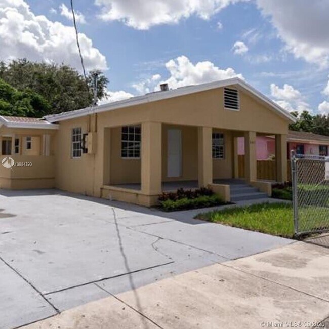 Building Photo - 8367 NW 14th Ct