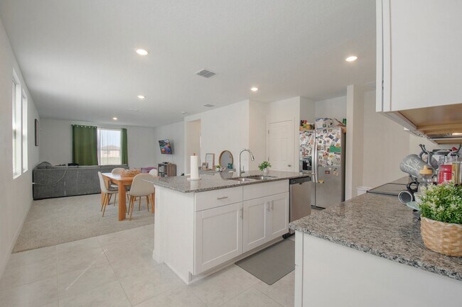 Building Photo - Newly Built 4/2 in Lake Deer Estates of Poinciana!