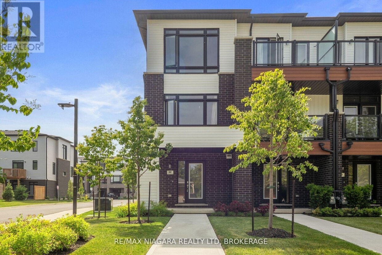 Primary Photo - 2 Sidney Rose Cmn