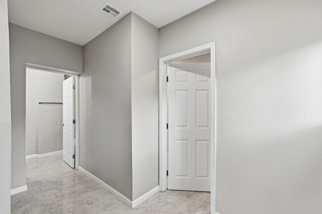 Foto del edificio - Bright, Fresh & Pet-Friendly — 3BR Retreat Minutes from U of A