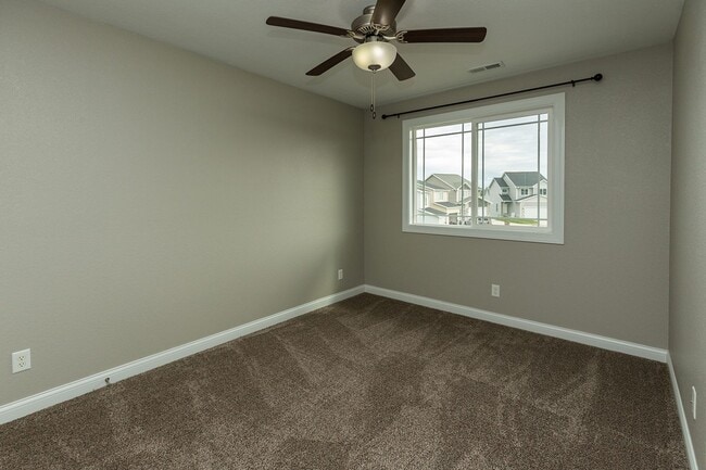 Building Photo - Perfect Single Family Home in Norwalk