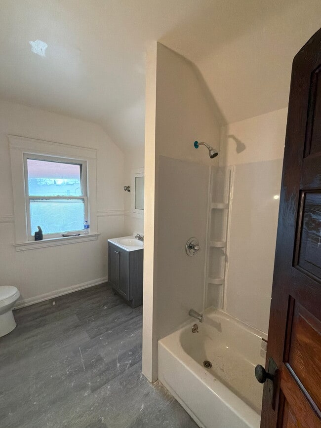 Building Photo - 421 Cincinnati St