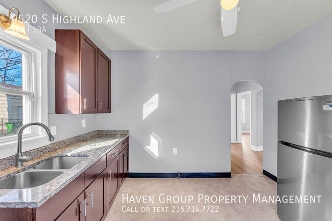 Building Photo - 9520 S Highland Ave