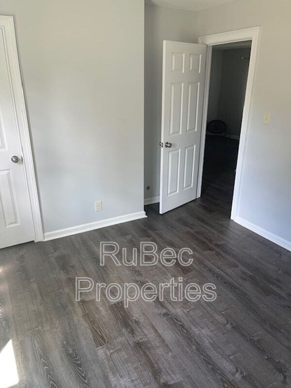 Building Photo - 1025 Holland Ave