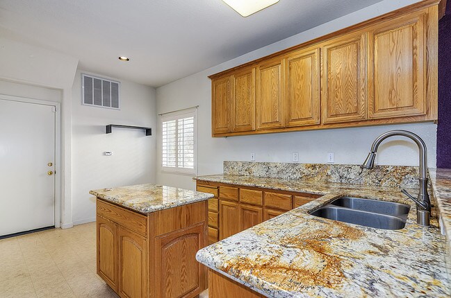 Building Photo - 322 Jade Cir