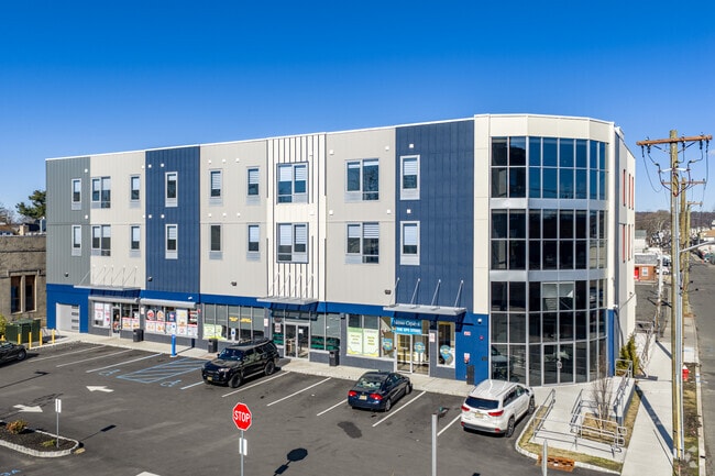 La Gran Plaza de Plainfield - The Plaza of Plainfield