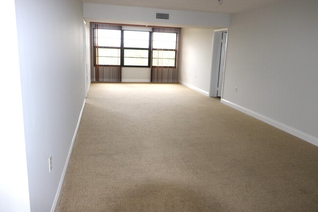 Foto del edificio - 3507 Village Blvd