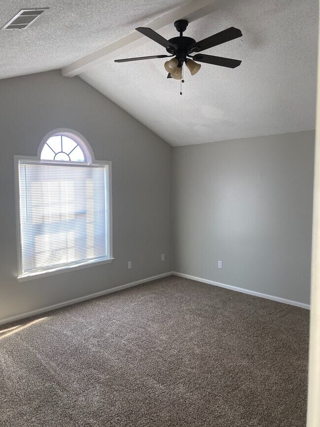 Building Photo - Spacious 3BR/2BA Home with Open Floor Plan, Granite Countertops & Fenced Backyard