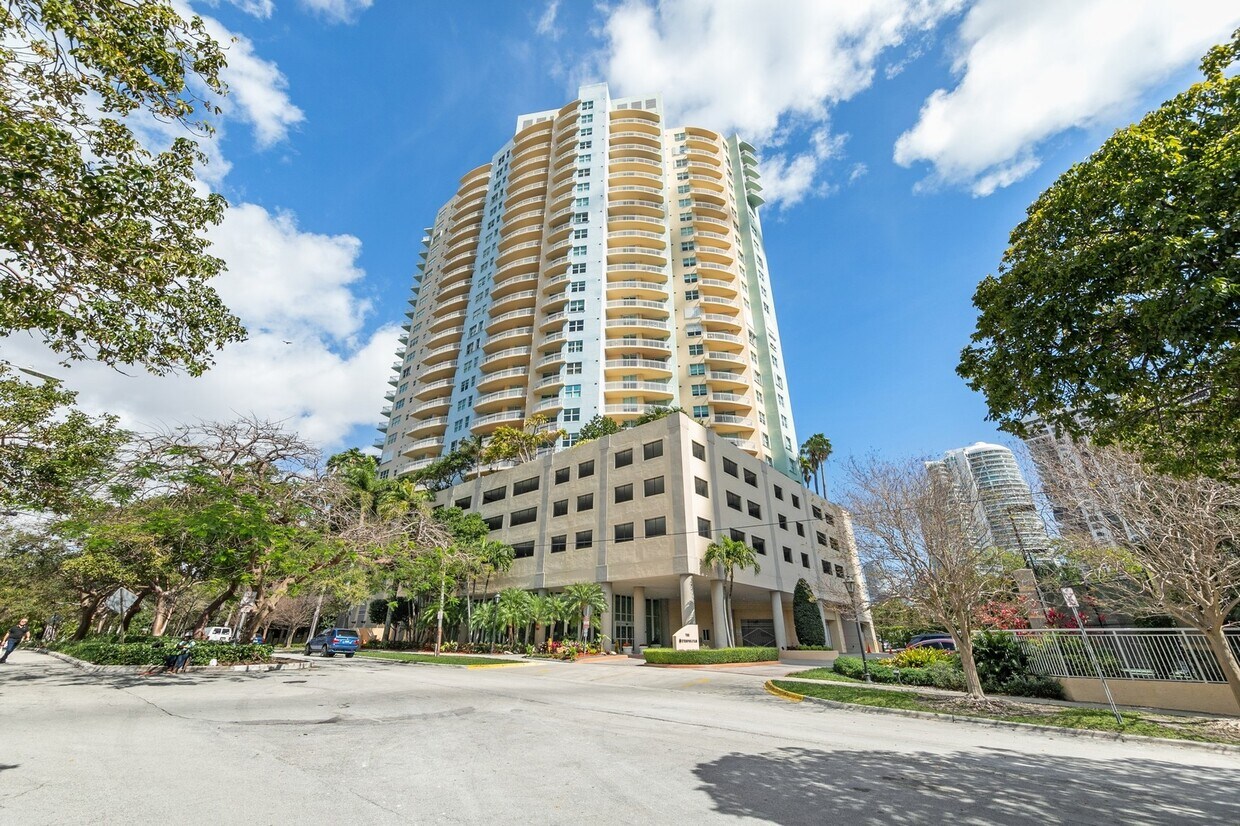 Primary Photo - 2475 Brickell Ave