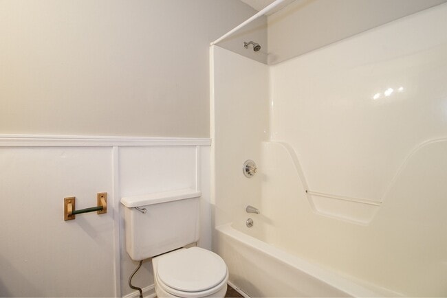 Building Photo - 632 Artic Ave