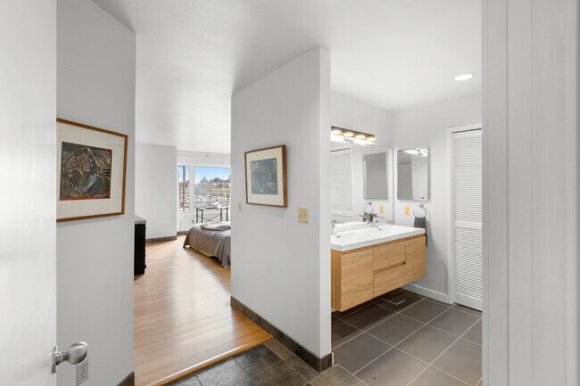 Foto del edificio - 549 N Tomahawk Island Dr
