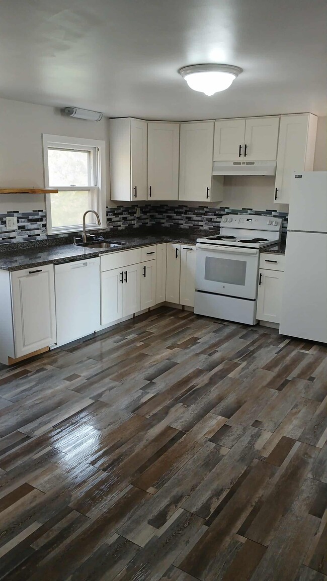 Building Photo - 17 Ontario Ave