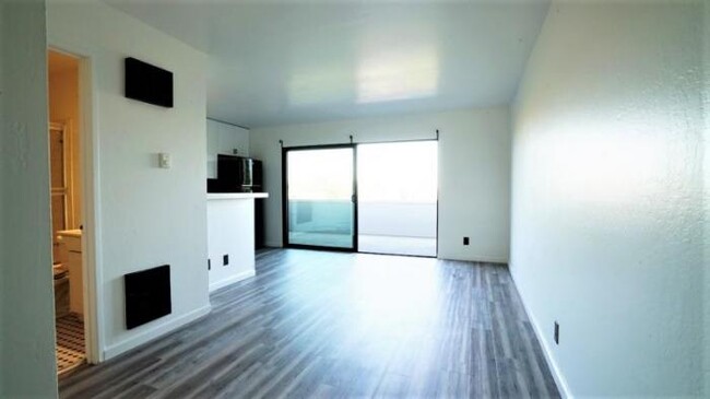 Building Photo - 1 bedroom in Oakland CA 94607