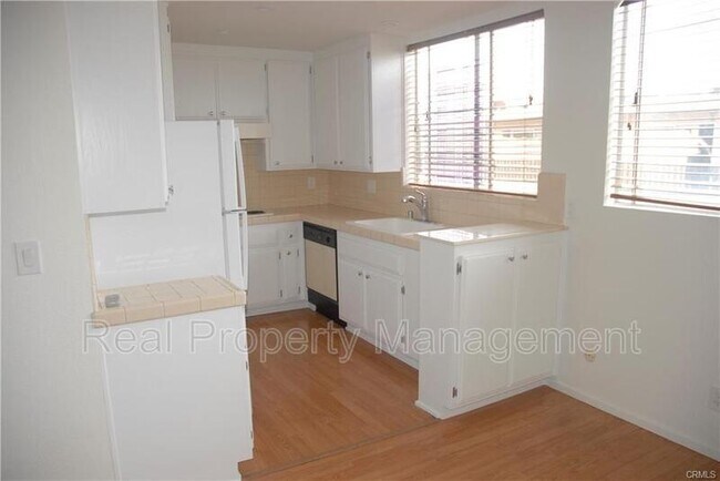 Foto del edificio - 5429 Newcastle Ave