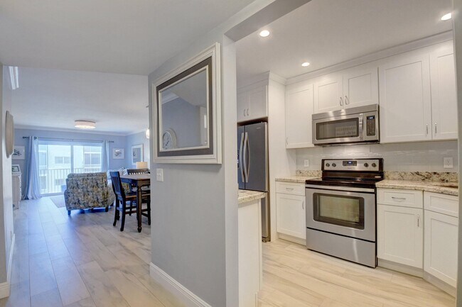 Building Photo - 650 Snug Harbor Dr