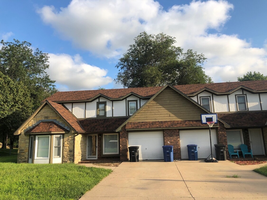 Primary Photo - TS-Woodridge Duplex