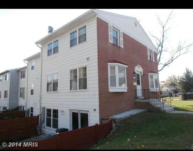 Foto del edificio - 1450 Featherstone Rd