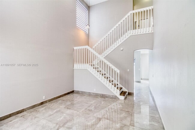 Building Photo - 3810 SW 51st St