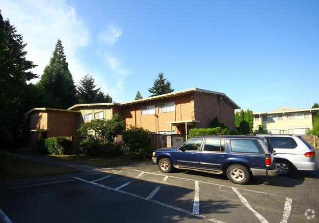 Building Photo - Newport Manor Apartments